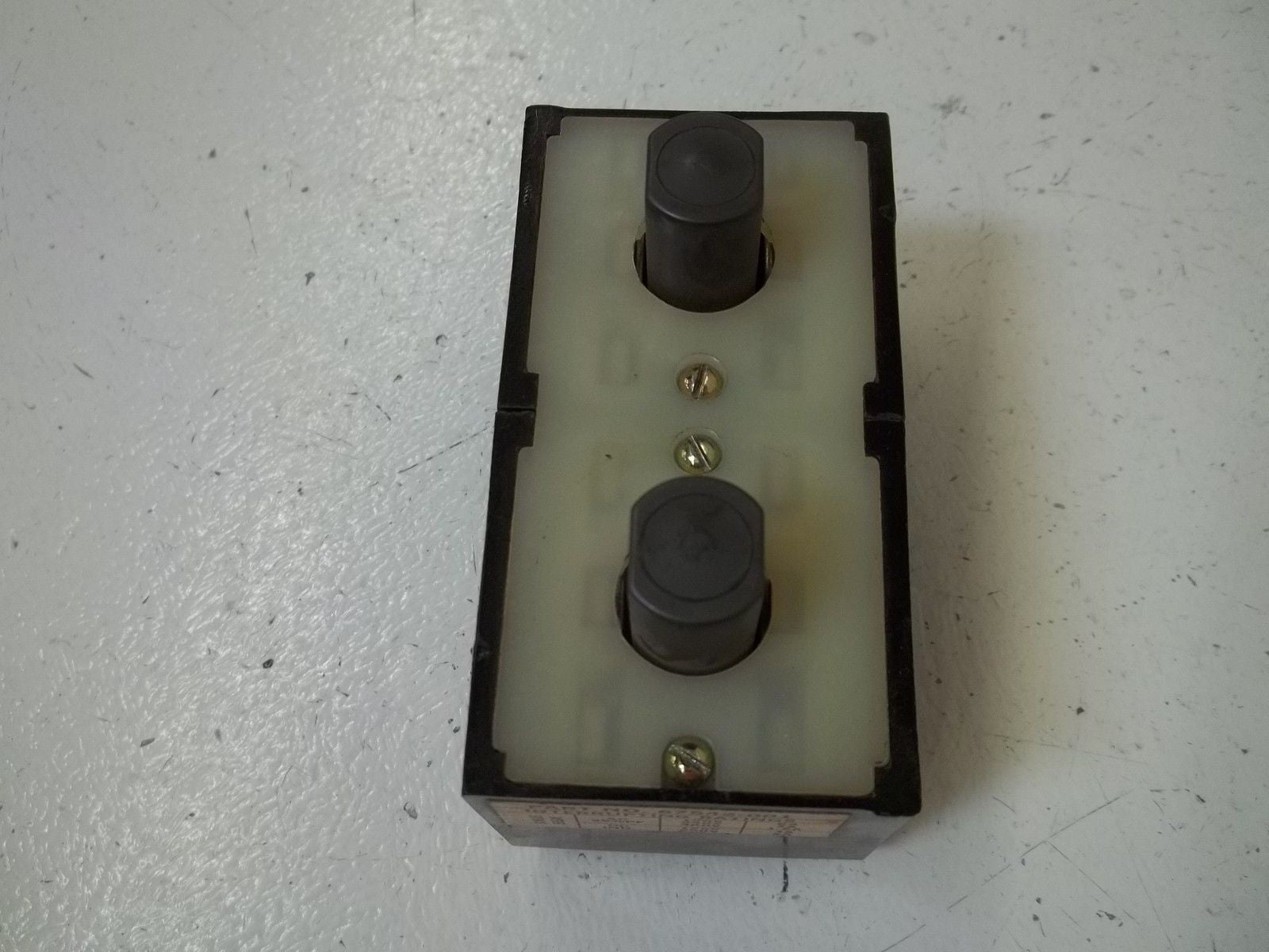HUBBELL 67542-001 PUSHBUTTON INSERT *USED*