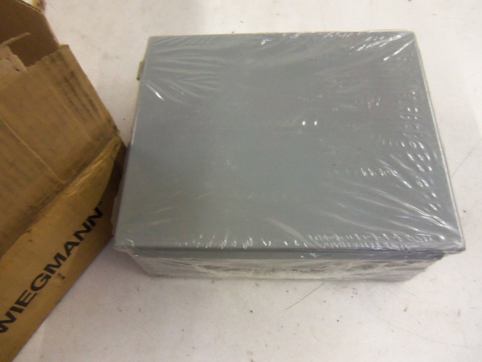 HUBBELL WIEGMANN B121005 JIC BOX HINGED COVER 12x10x5 *NEW IN BOX*