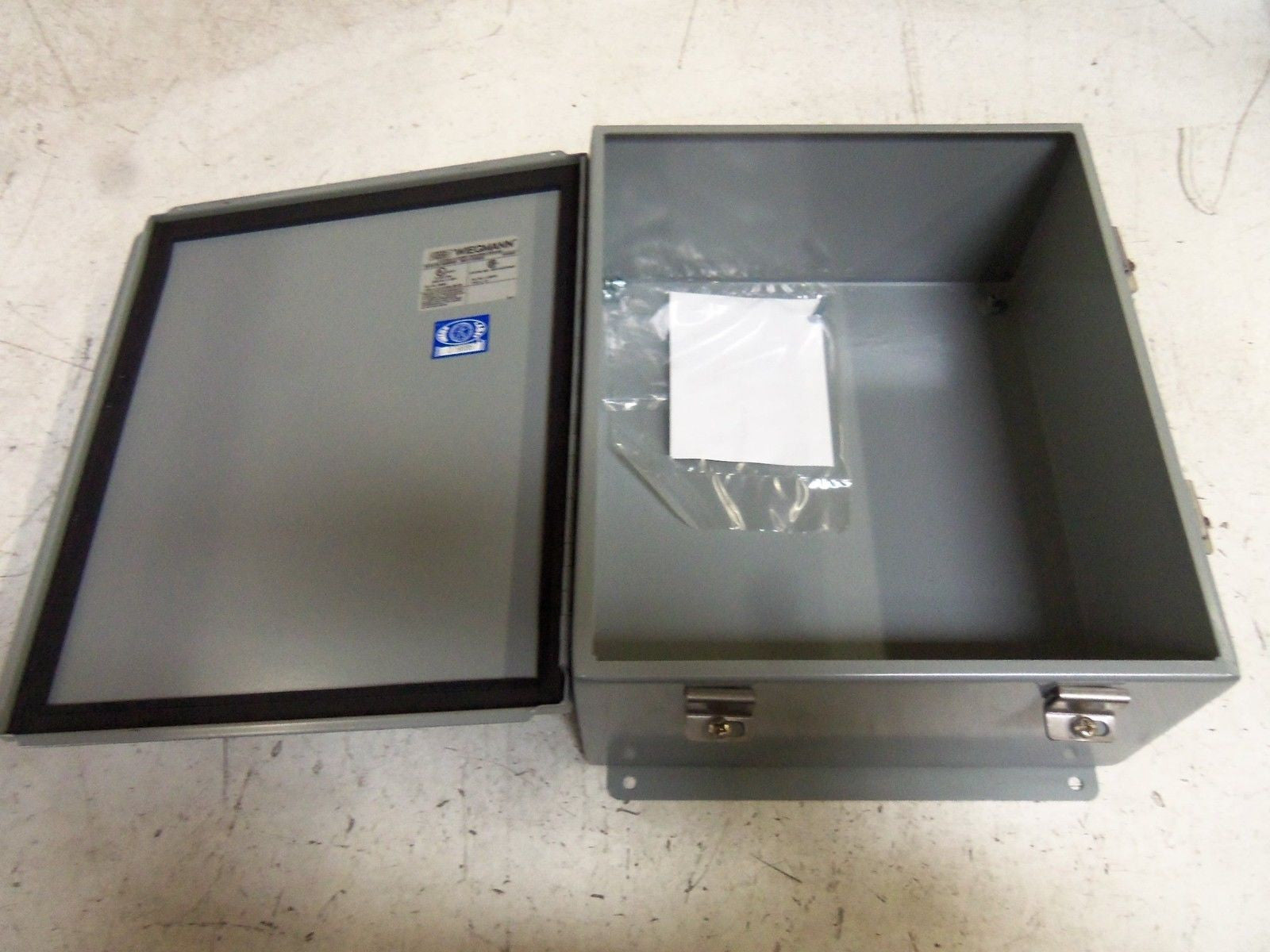 HUBBELL BN4141206CH ENCLOSURE *NEW NO BOX*