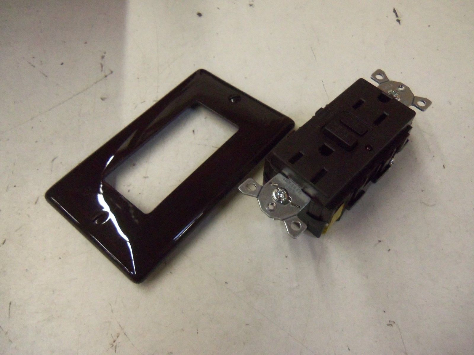 HUBBELL GF15LA *NEW NO BOX*