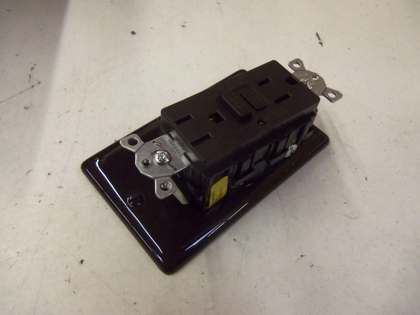HUBBELL GF15LA *NEW NO BOX*