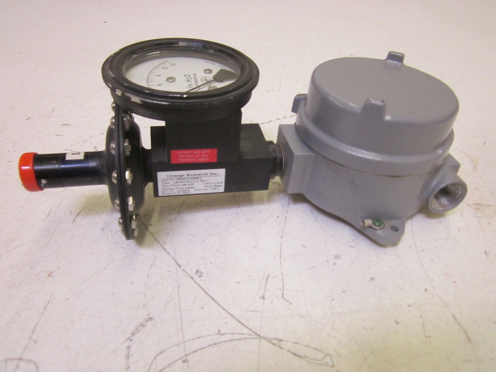 HUBBELL HKB-BC-20 EXPLOSION PROOF ENCLOSURE W/ ORANGE RESEARCH GAUGE 0-15 *USED*