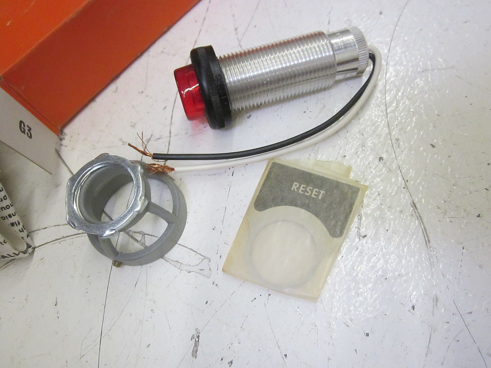 HUBBELL KILLARK  G03-R23C PILOT LIGHT 120V RED  *NEW IN BOX*