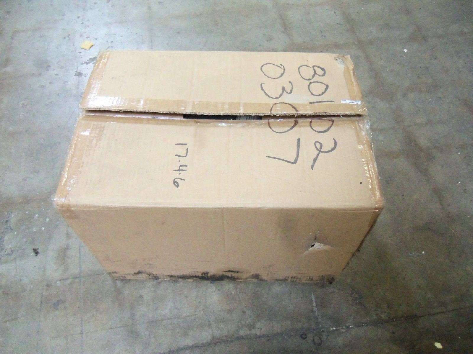HUBBELL MHS-Y175H8 FLOOD LIGHT *NEW IN BOX*