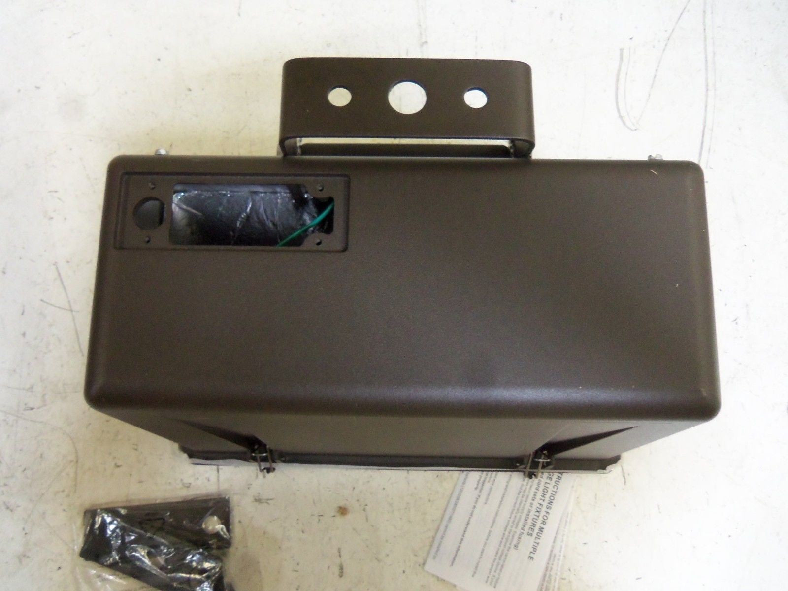 HUBBELL MHS-Y175H8 FLOOD LIGHT *NEW IN BOX*