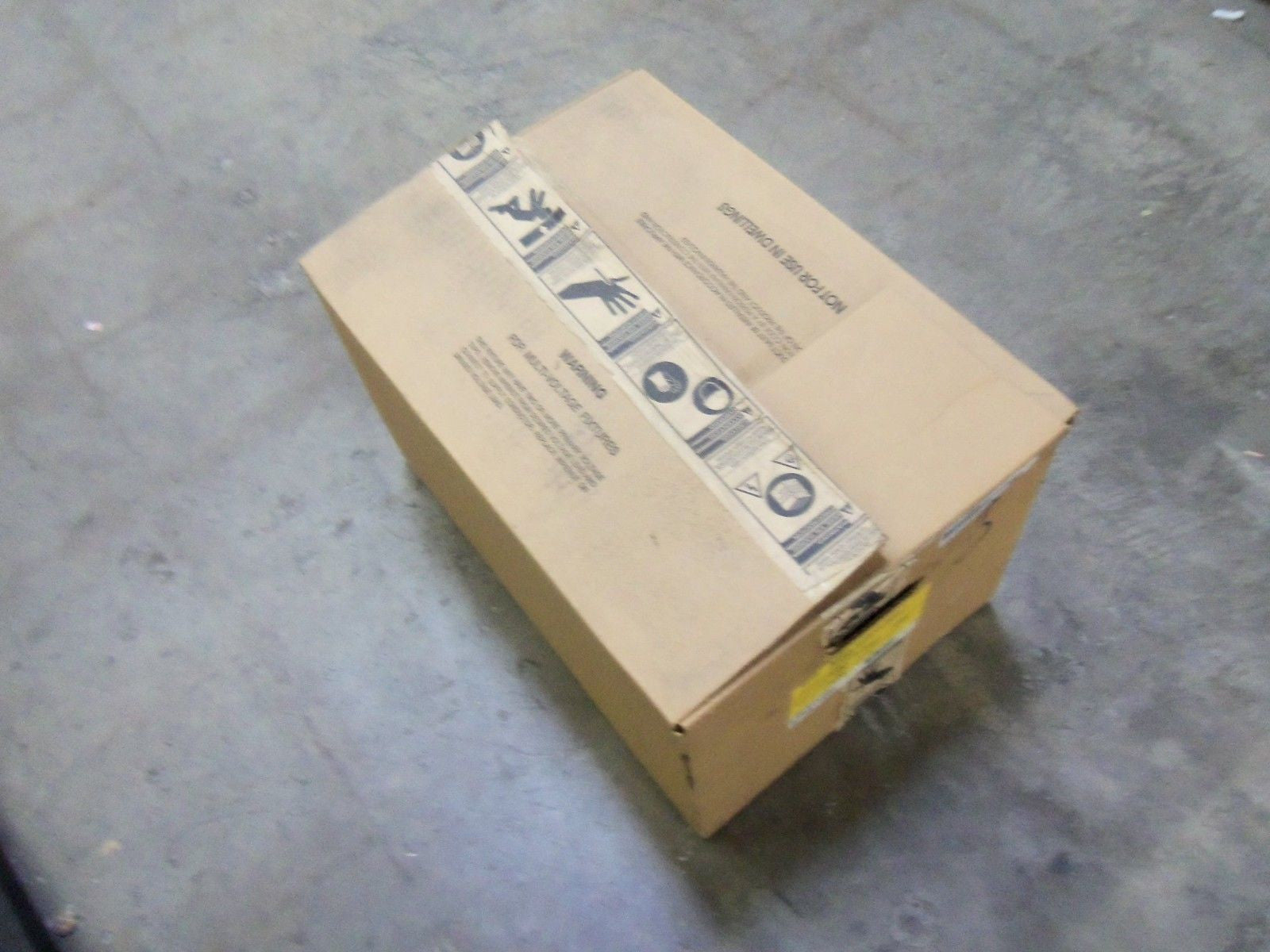 HUBBELL MHS-Y250S-468-1 *NEW IN BOX*