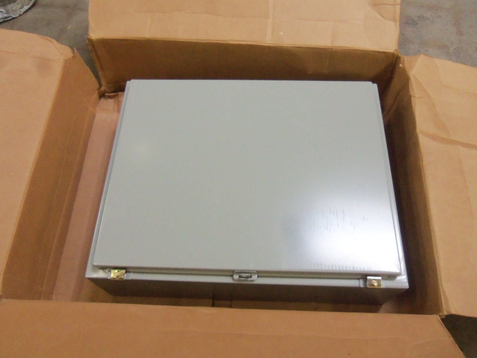 HUBBELL N12302408WW ENCLOSURE *NEW IN BOX*