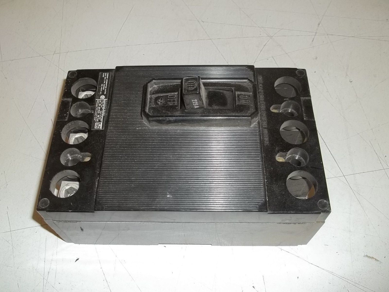 I-T-E CIRCUIT BREAKER QJ3-B225 *USED*  225AMP