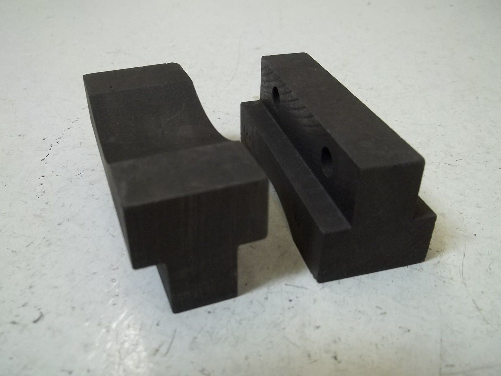 IDEAL L-323 CARBONS FOR USE WITH 12-120H.D. PLIER ATTACHMENT *NEW IN BOX*