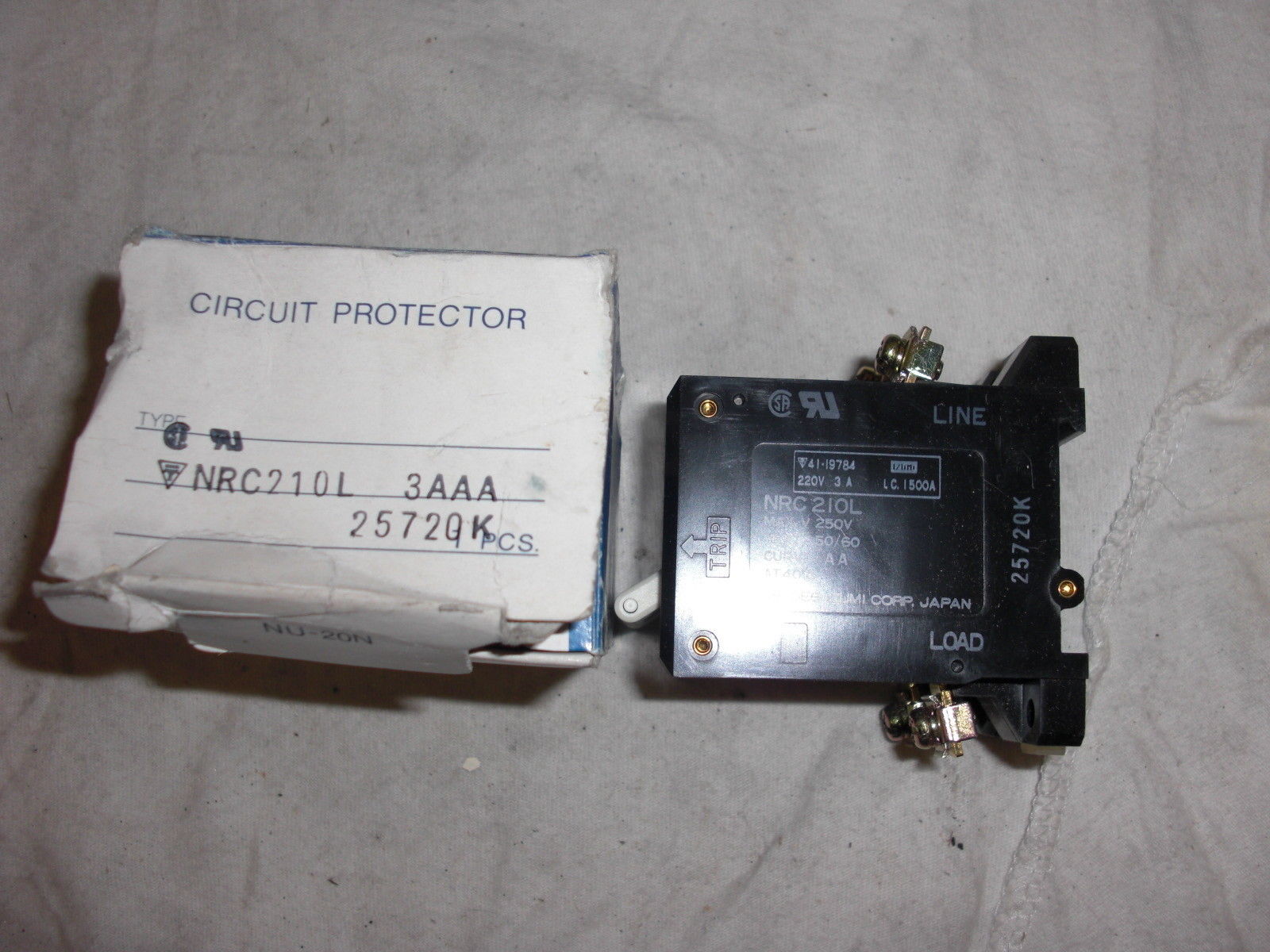 IDEC NRC210L 3AAA * NEW *