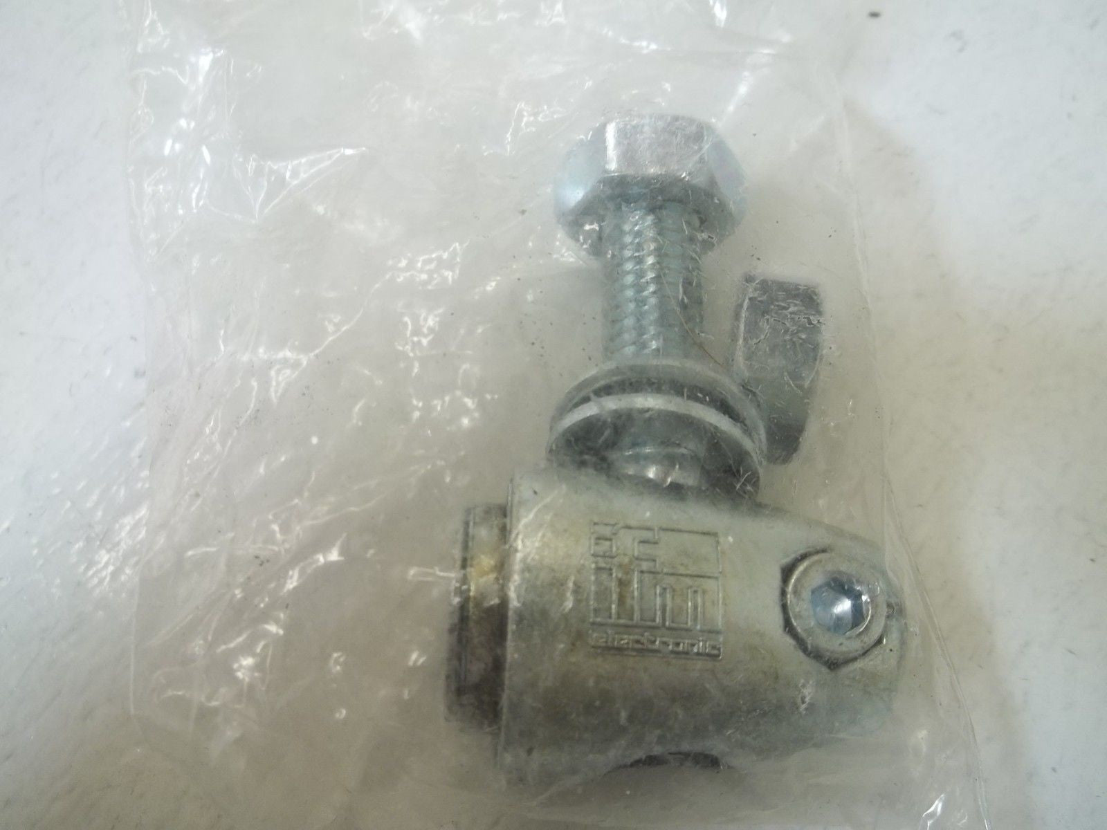 IFM EFECTOR E20719 MOUNTING SET *NEW IN BOX*