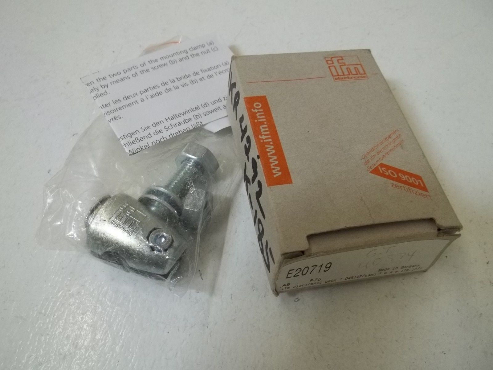 IFM EFECTOR E20719 MOUNTING SET *NEW IN BOX*