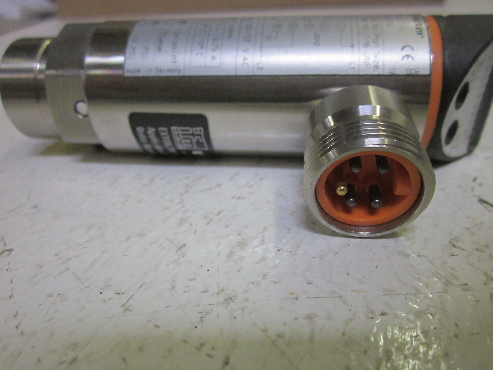 IFM EFECTOR PB4314 PRESSURE MONITOR *NEW NO BOX*