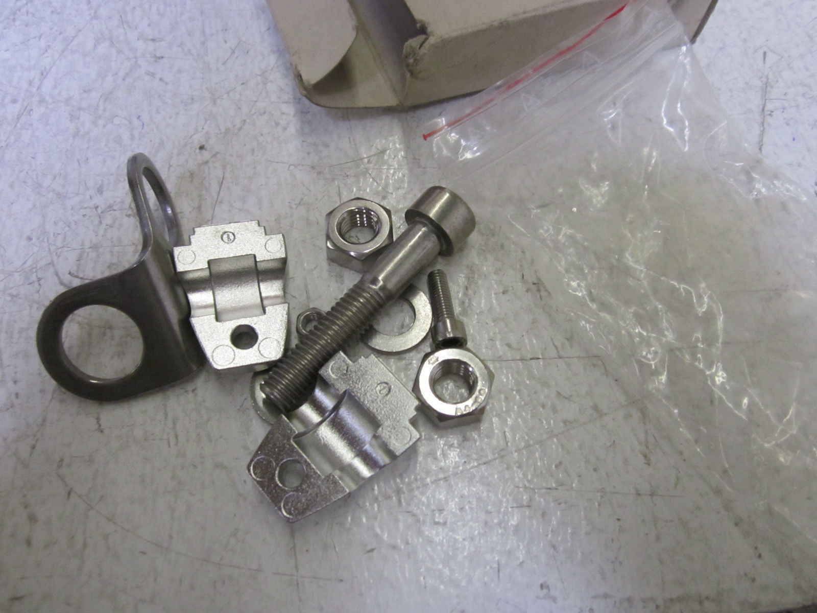 IFM ELECTRONICS E20869 BRACKET, M18, BOLT MOUNT *NEW IN BOX*