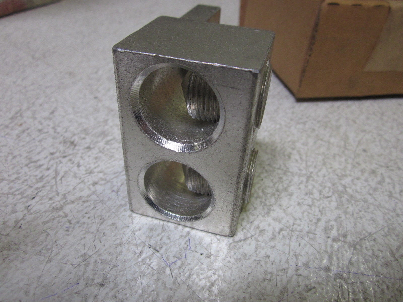 ILSCO AU-600 TWO CONDUCTOR MECHANICAL LUG *NEW IN BOX*