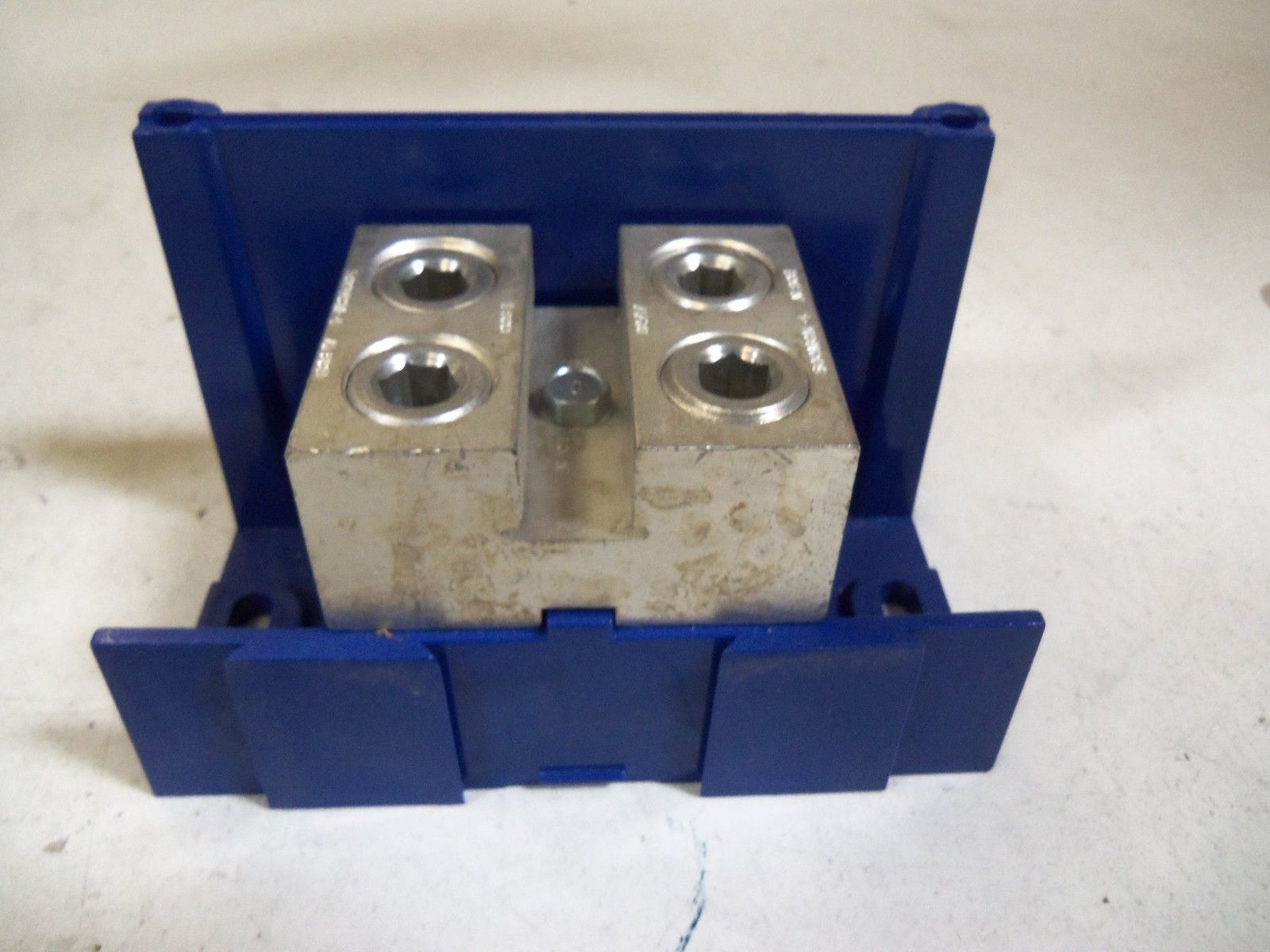 ILSCO LDA-22-500 SNAPBLOC POWER DISTRIBUTION BLOCK *NEW IN BOX*