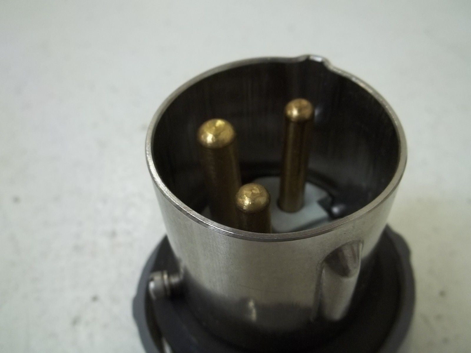 INDUSTRIAL ELECTRICAL PRODUCTS 3318 ANGLE TYPE PLUG *NEW IN BOX*