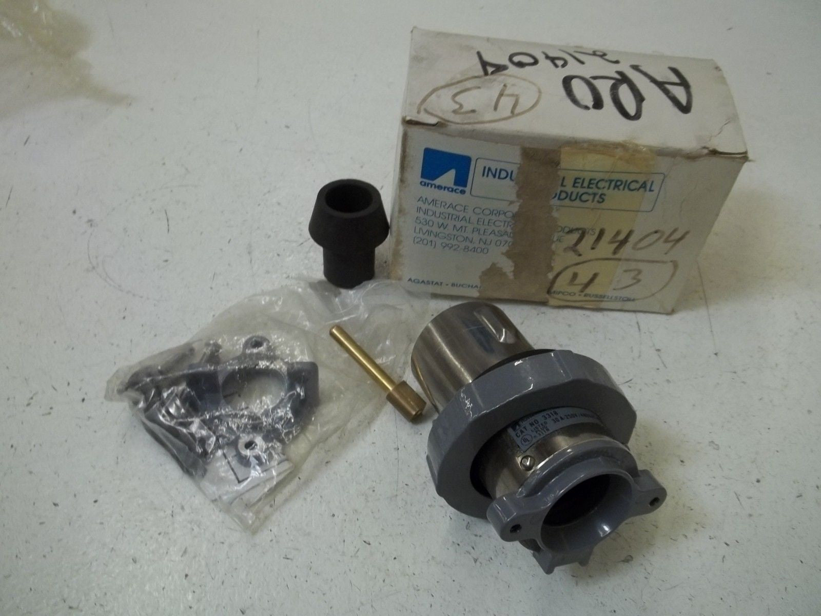 INDUSTRIAL ELECTRICAL PRODUCTS 3318 ANGLE TYPE PLUG *NEW IN BOX*