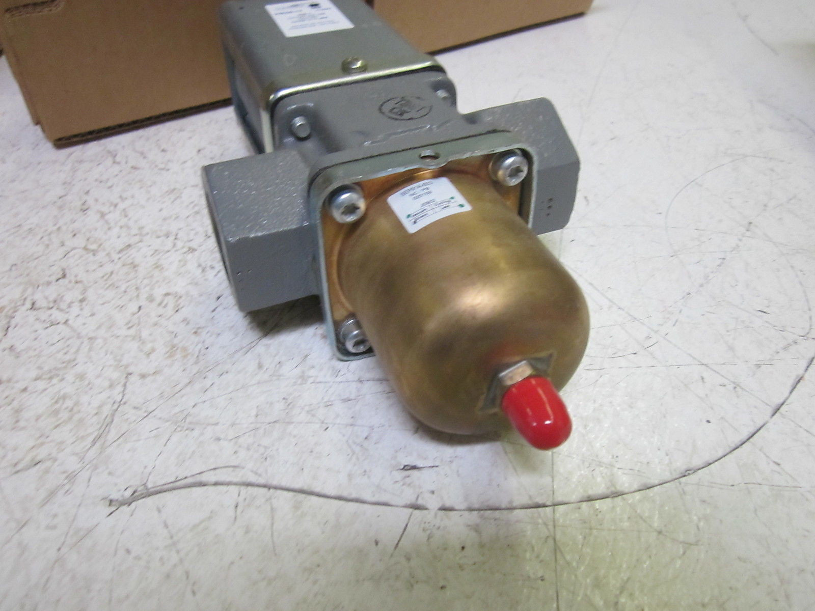 INGERSOLL RAND 38052759 VALVE WATER CONTROL *NEW IN BOX*
