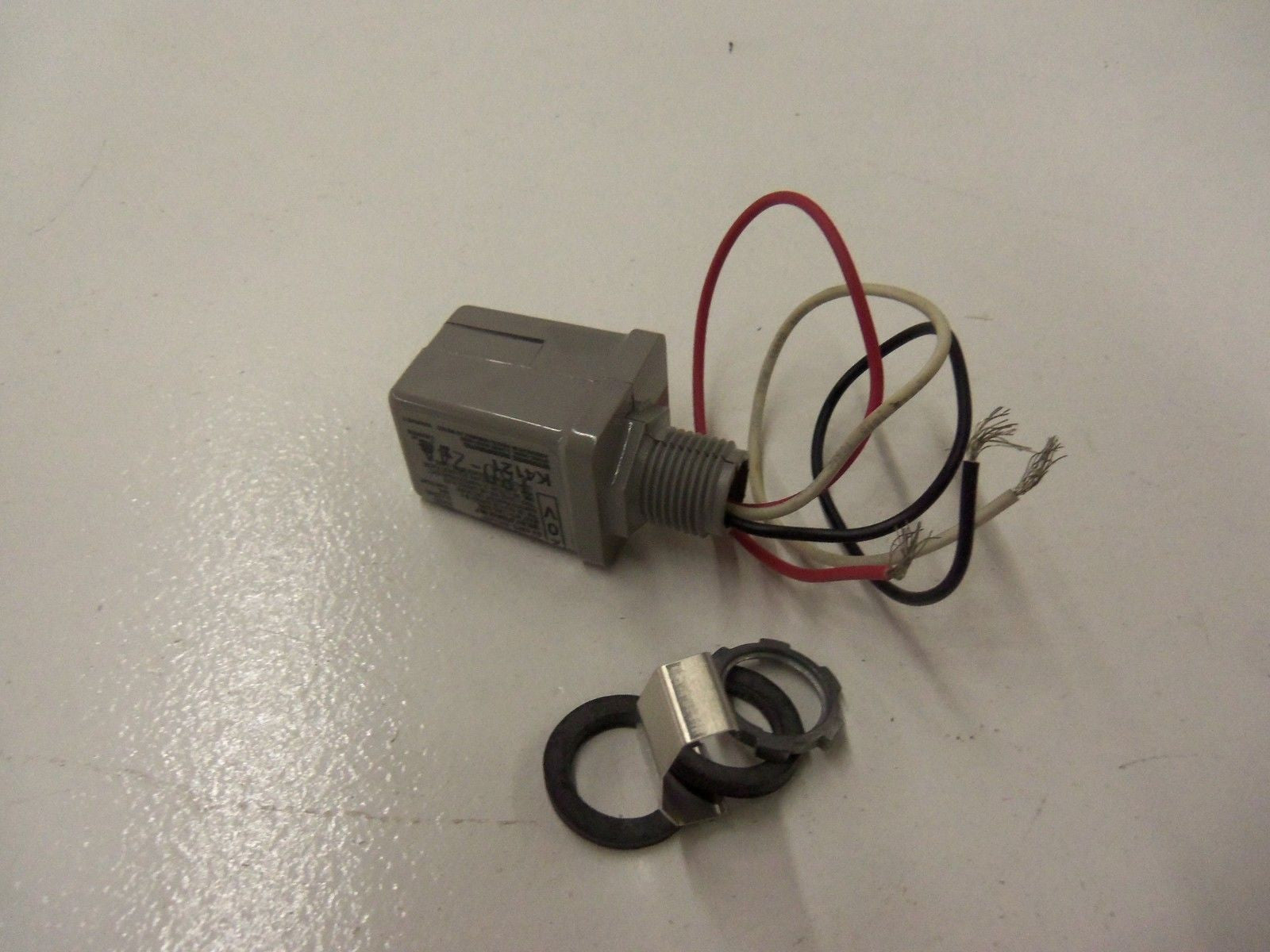 INTERMATIC K4121 PHOTOELECTRIC CONTROL 120V *USED*