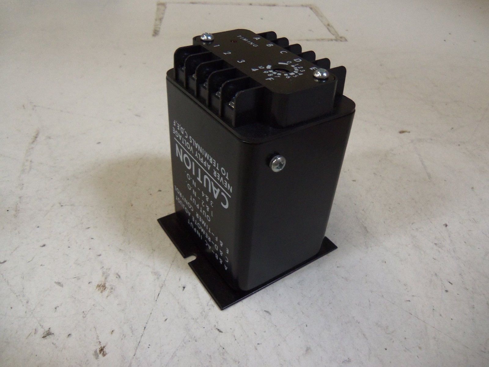 ISSC 1013-1-F-2-B1 SOLID STATE TIMER .06-5 SEC. *NEW NO BOX*
