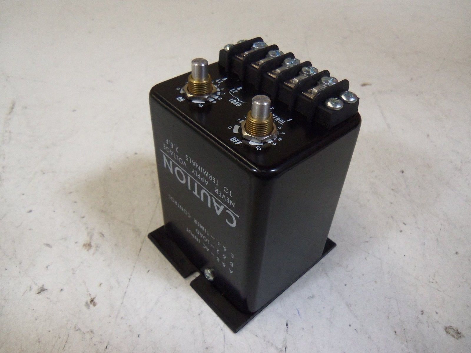ISSC 1061-1-G-G-1-C SOLID STATE TIMER *NEW IN BOX*
