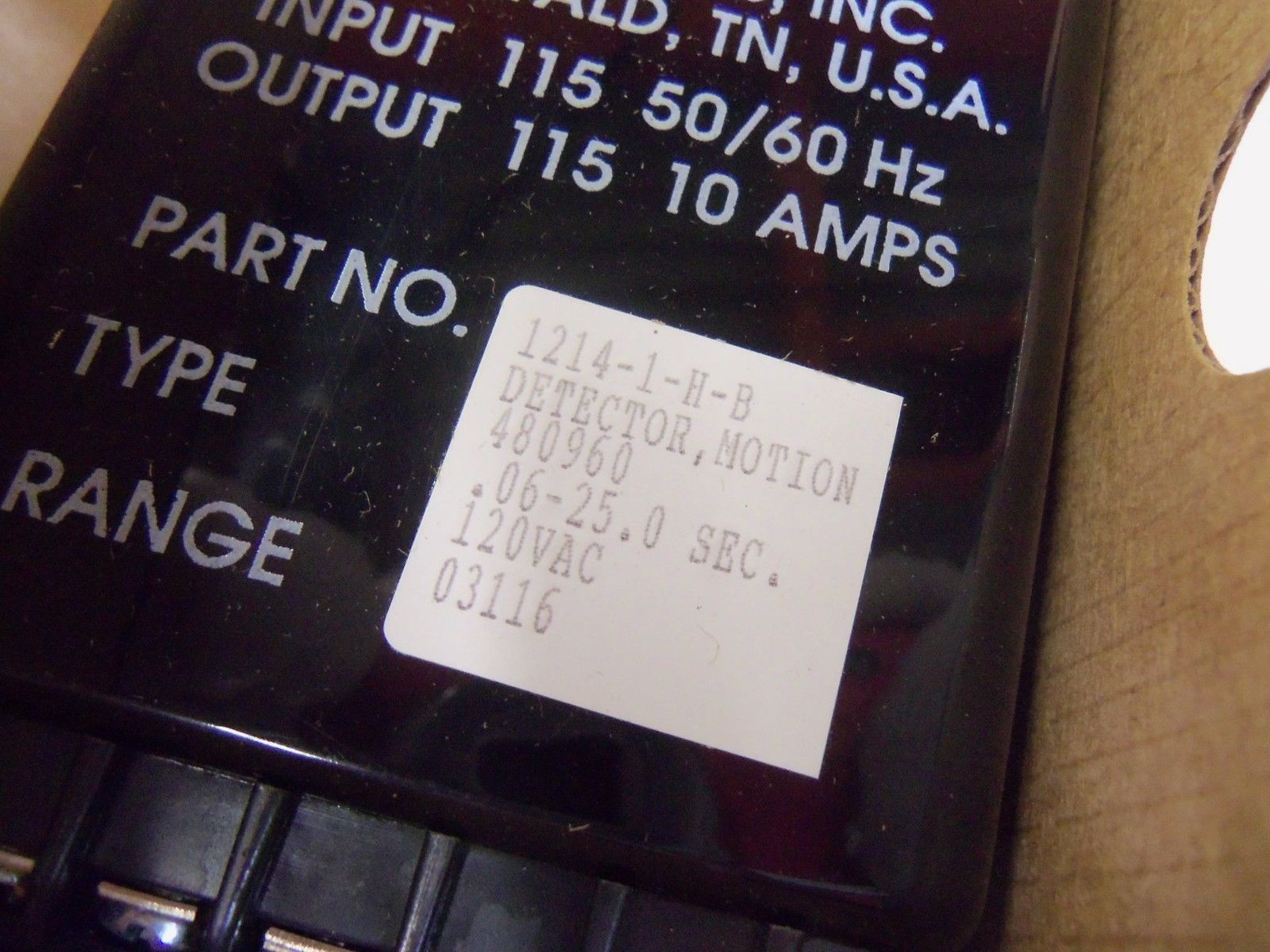 ISSC 1214-1-H-B MOTION DETECTOR .06-25 SEC *NEW IN BOX*