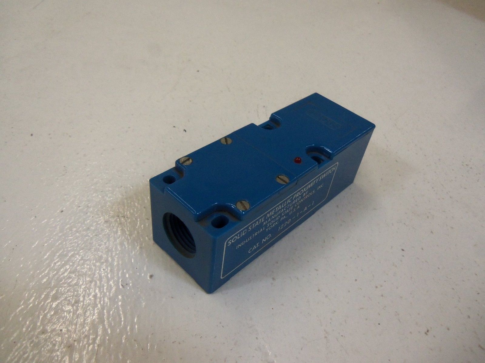 ISSC 1220-1-A-1 PROXIMITY SWITCH SOLID STATE METALLIC *USED*