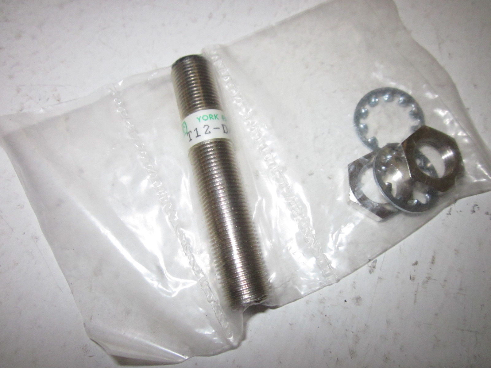 ISSC T12-D418 PROXIMITY SWITCH  *NEW IN BOX*