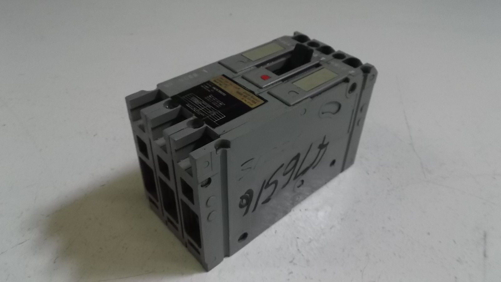 ITE CIRCUIT BREAKER HE43B015 *USED*