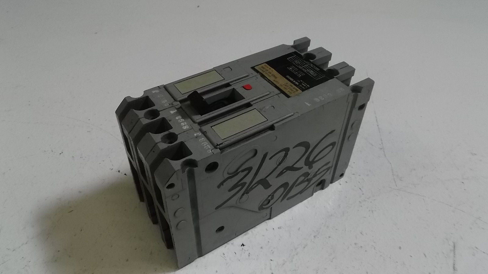 ITE CIRCUIT BREAKER HE43B015 *USED*