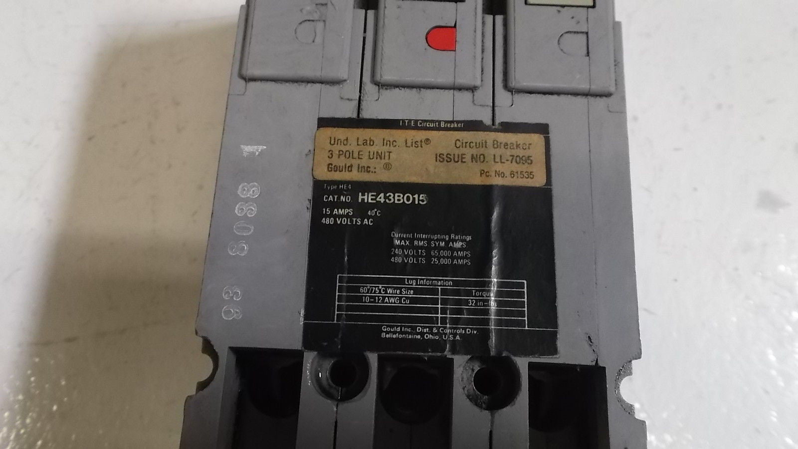 ITE CIRCUIT BREAKER HE43B015 *USED*