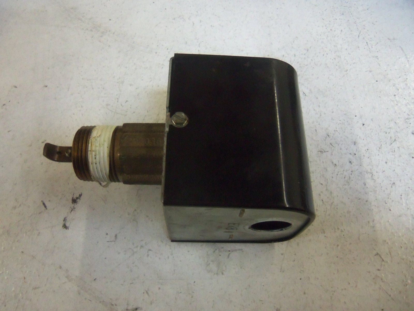 MCDONNELL & MILLER FS4-3 FLOW SWITCH *USED*