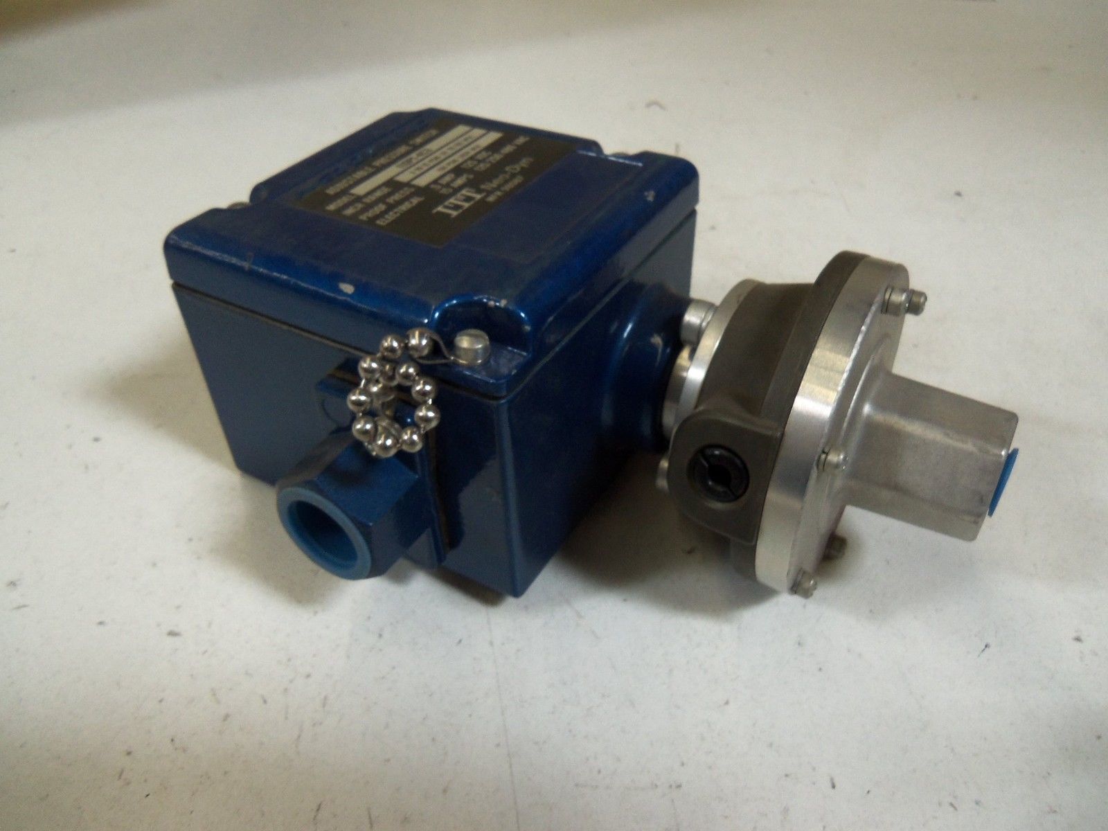 ITT NEO-DYN ADJUSTABLE PRESSURE SWITCH 110P1-4C3 *NEW IN BOX*