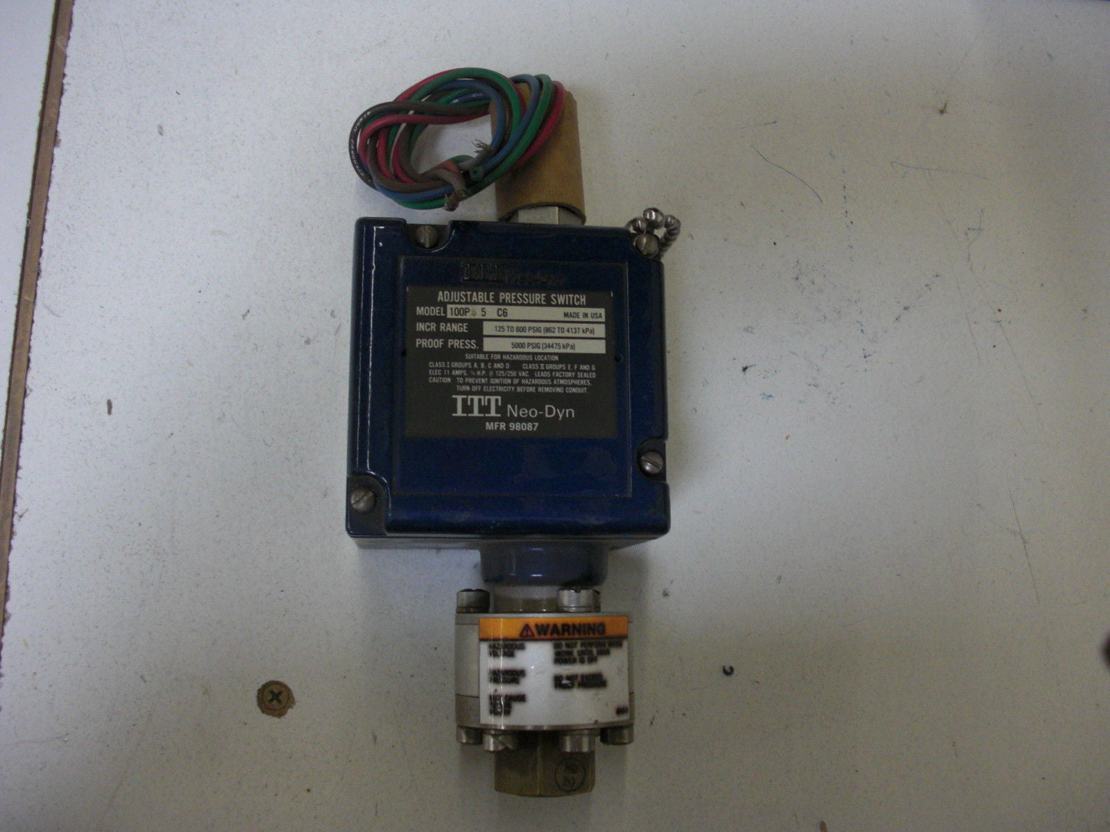 ITT NEO-DYN PRESSURE SWITCH  100P55C6 *USED*