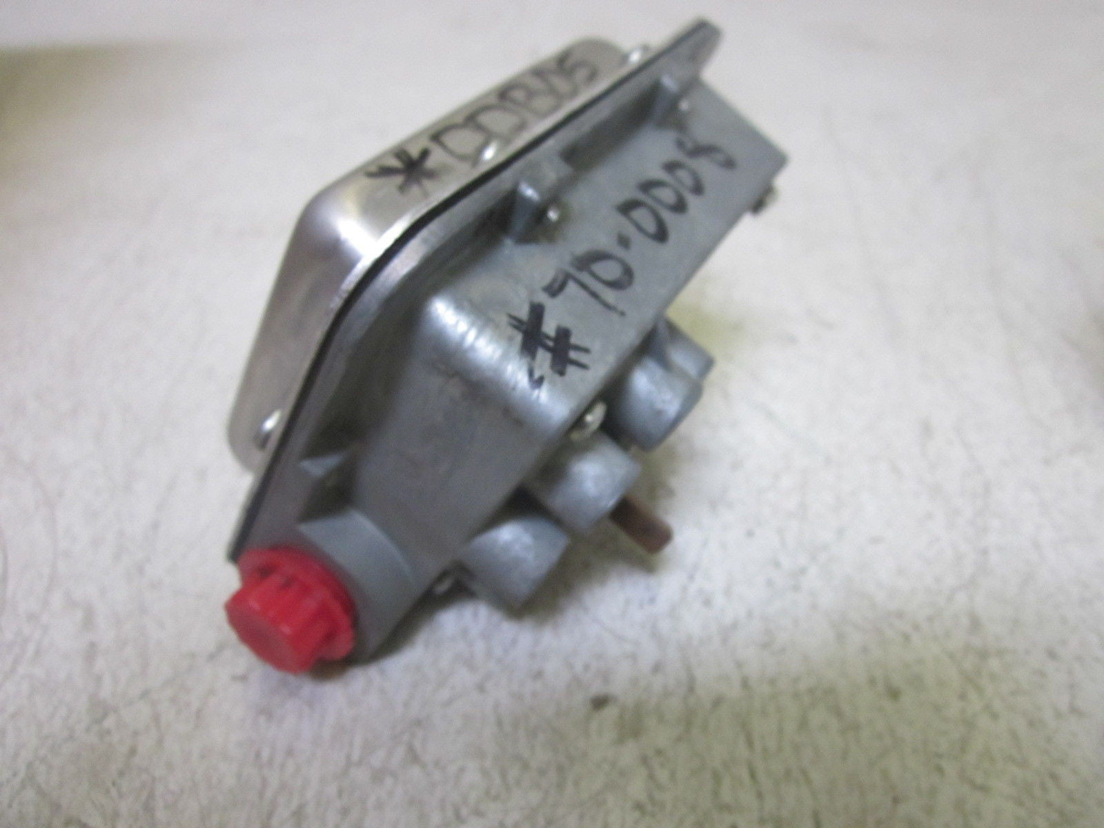 JAMESBURY EW 2 B LIMIT SWITCH 15A 125/250VAC *USED*