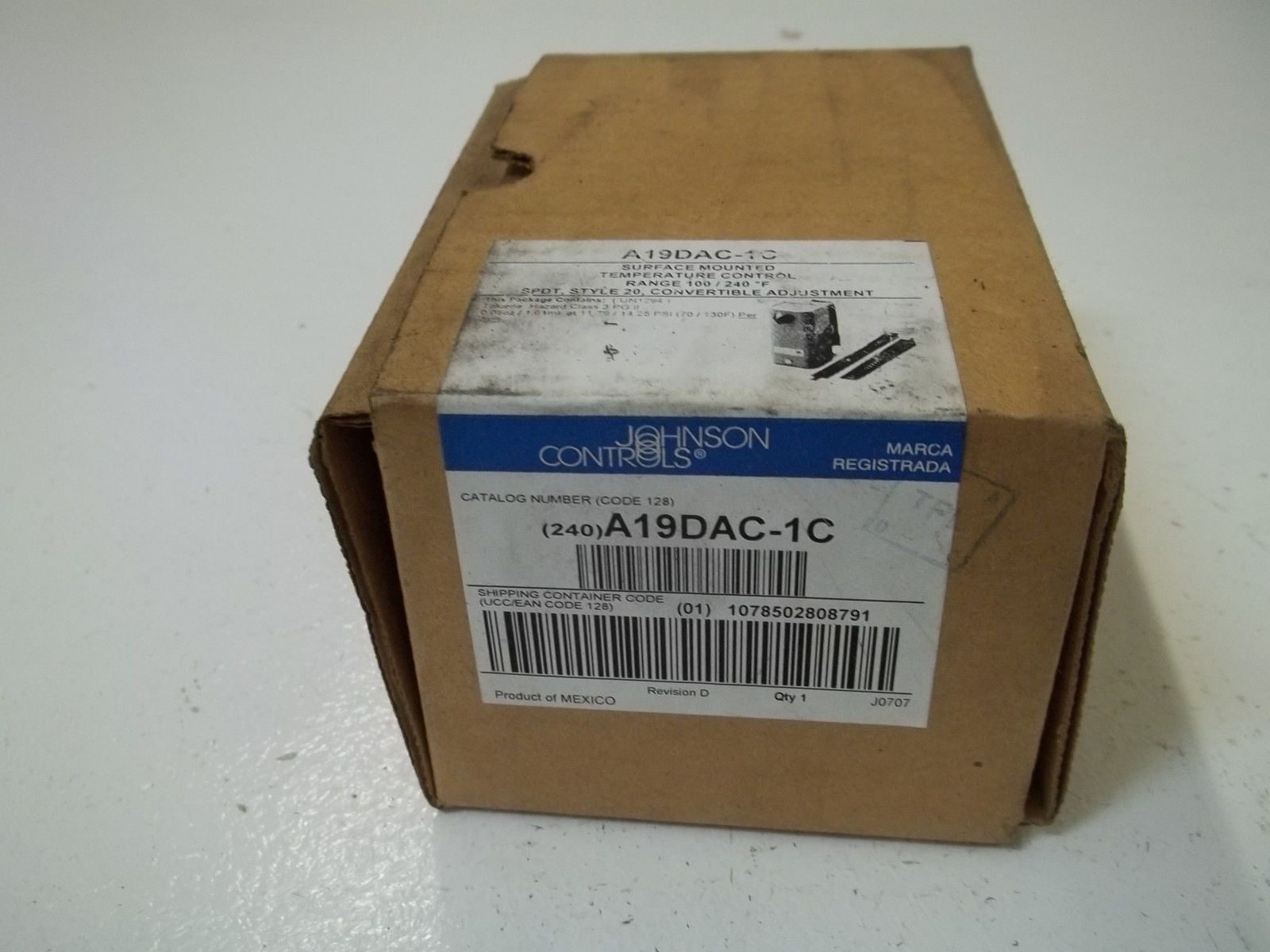 JOHNSON CONTROLS A19DAC-1C SURFACE MOUNTED TEMPERATURE CONTROL *NEW IN BOX*