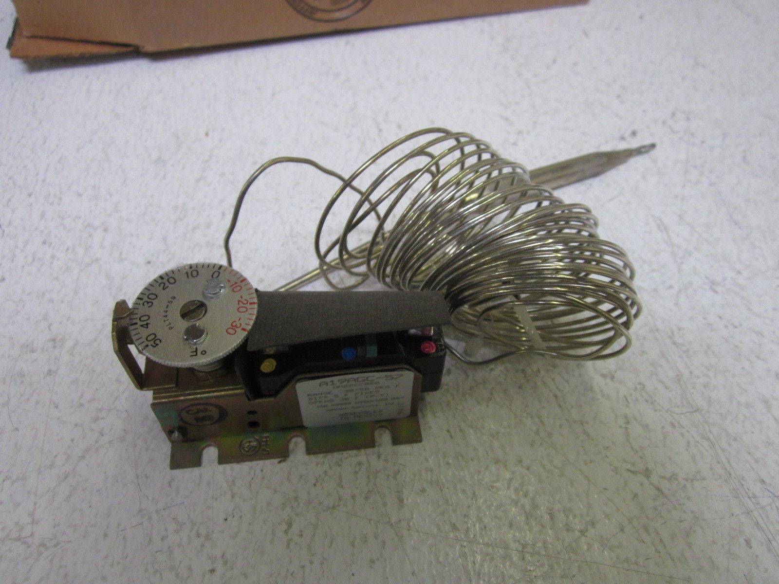 JOHNSON CONTROLS A19AGC-57 TEMPERATURE CONTROL *NEW NO BOX*