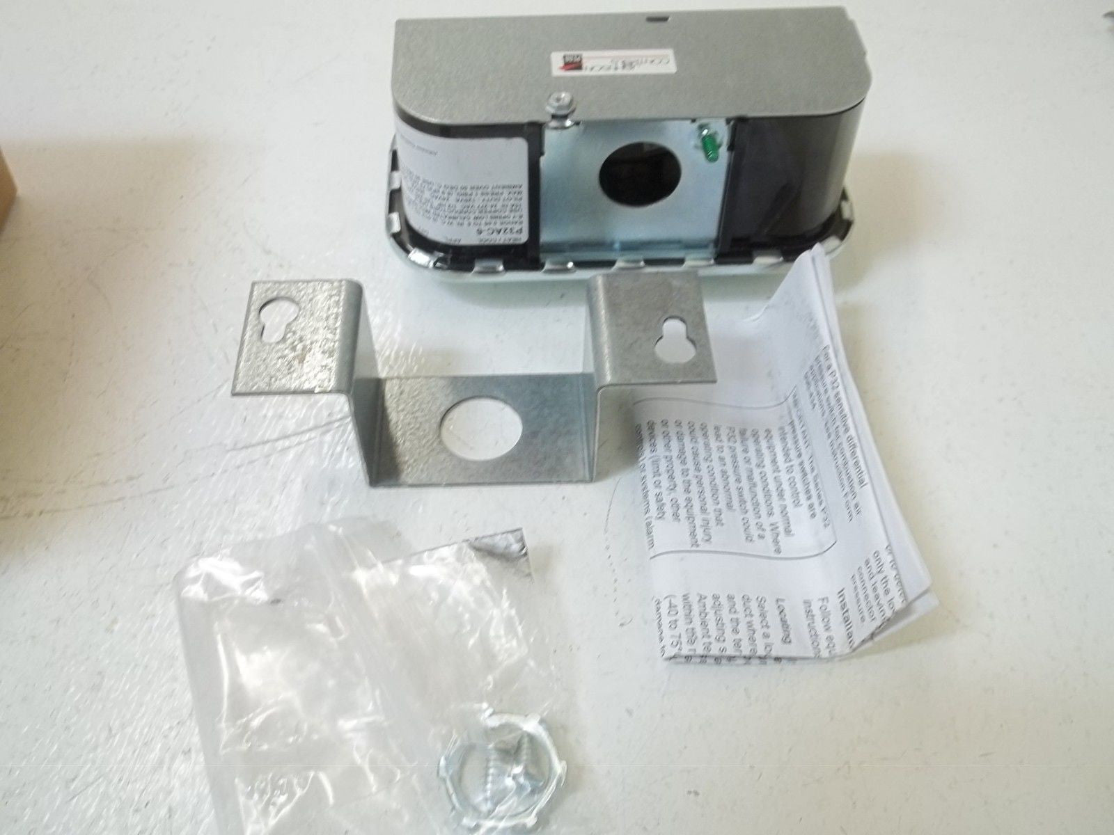 JOHNSON CONTROLS P32AC-6C *NEW IN BOX*