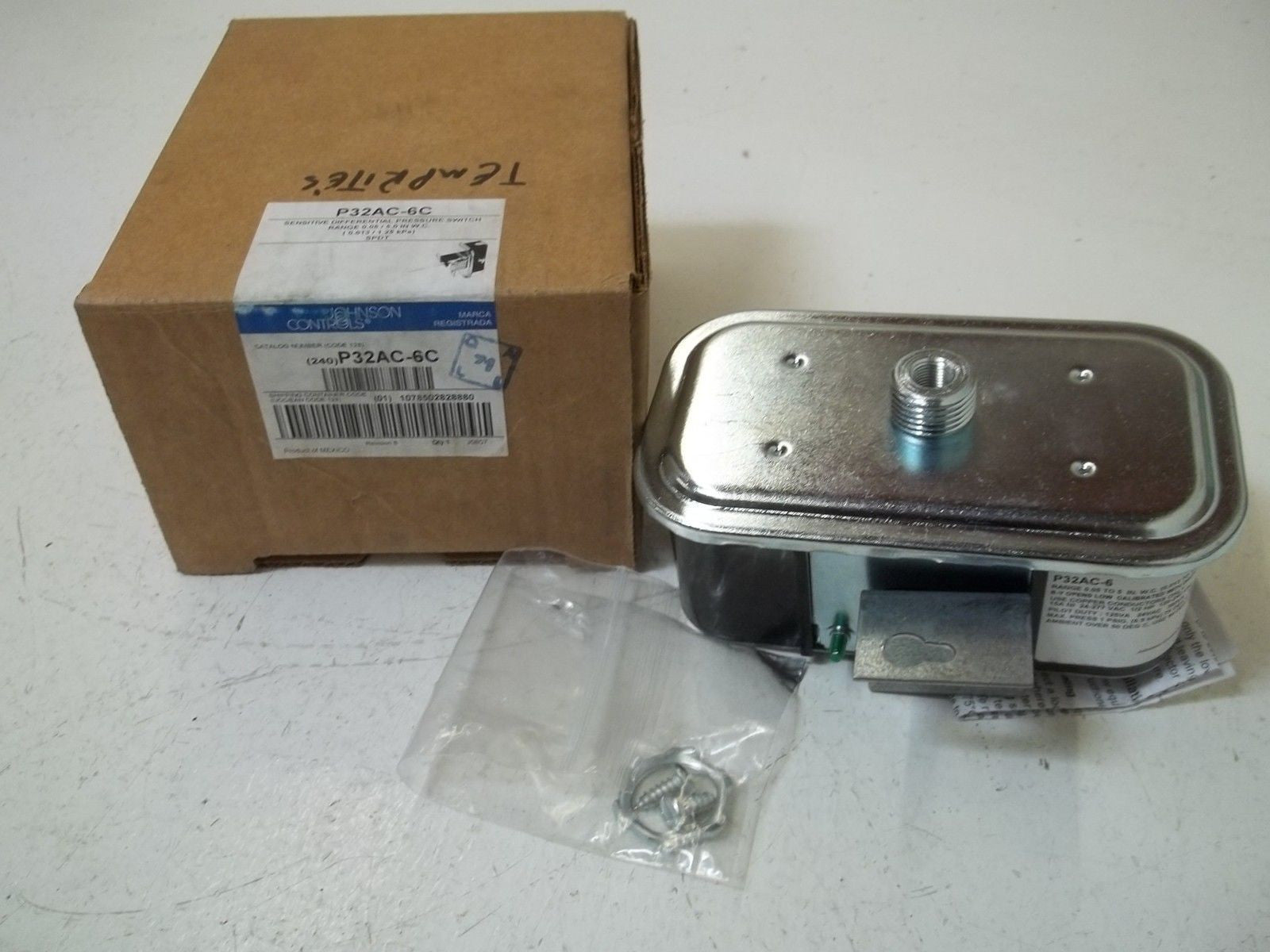 JOHNSON CONTROLS P32AC-6C *NEW IN BOX*