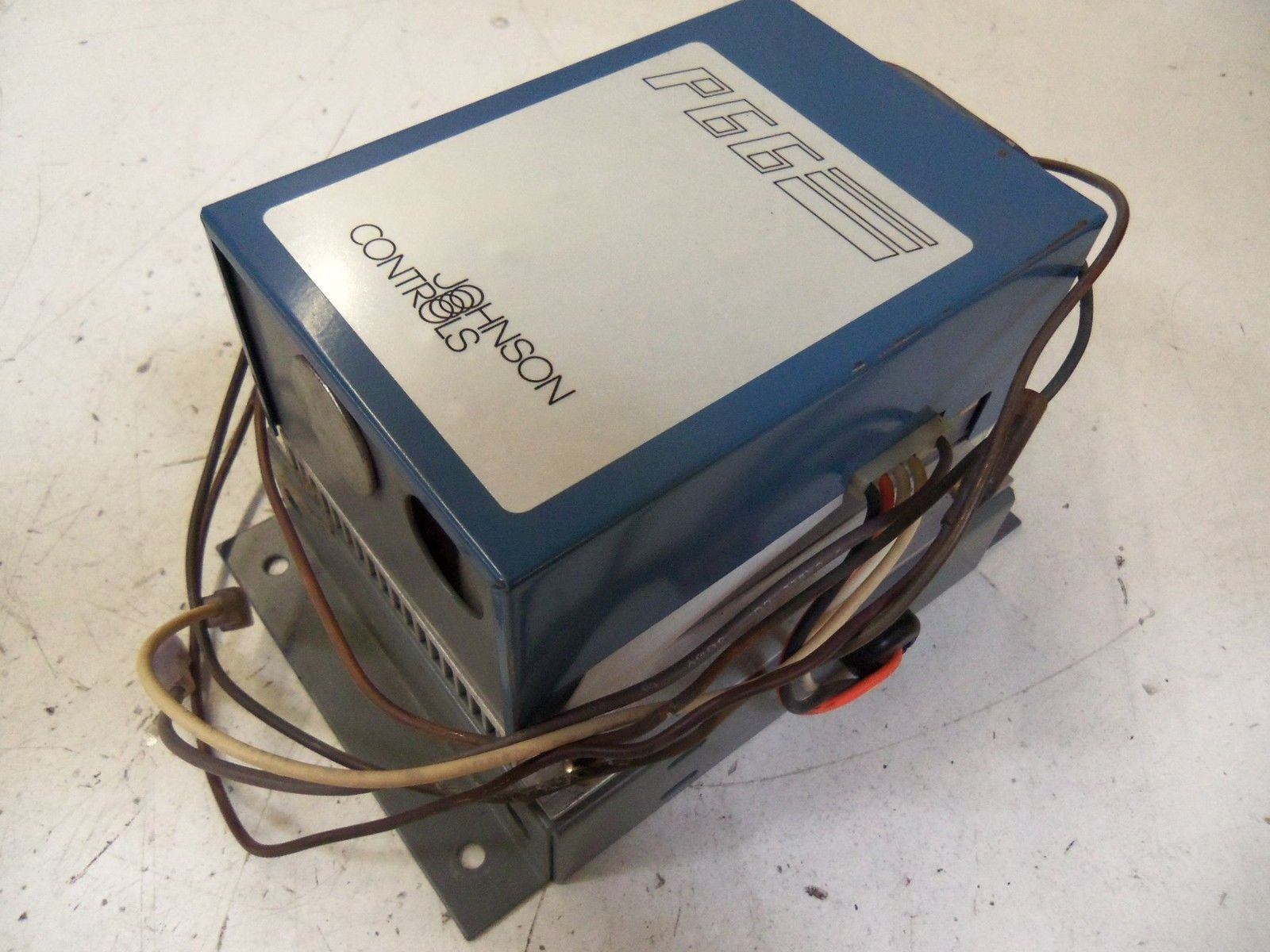 JOHNSON CONTROLS P66AAB-6   *USED*