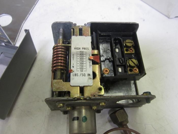 JOHNSON CONTROLS P70CA-3 *USED*