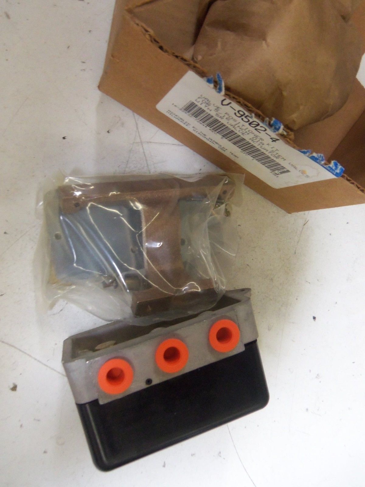 JOHNSON CONTROLS V-9502-4 VALVE POSITIONER KIT *NEW IN BOX*