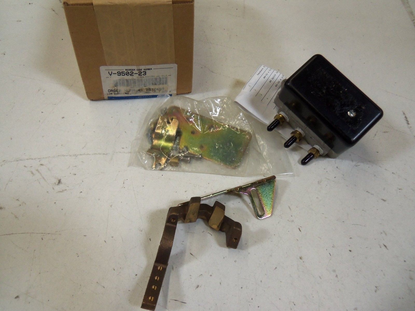 JOHNSON CONTROLS V-9502-23 VALVE POSITIONER KIT *USED*