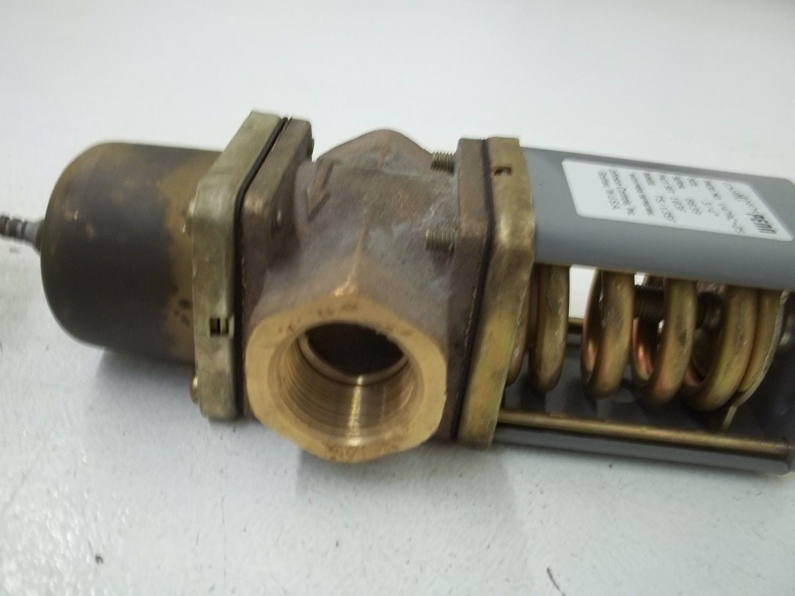 JOHNSON CONTROLS V47AC-25C 3/4" TEMPERATURE VALVE *NEW IN BOX*