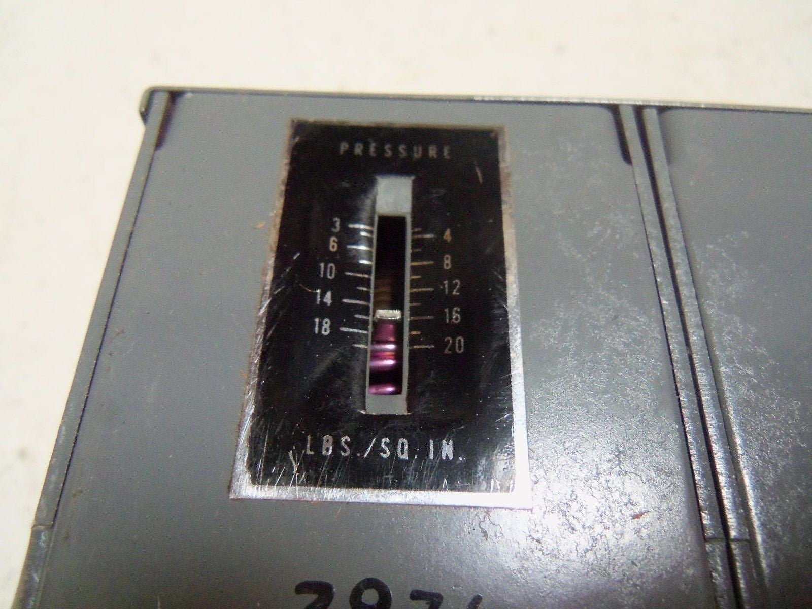 JOHNSON SERVICE COMPANY P-7200 PRESSURE ELECTRIC SWITCH *NEW NO BOX*
