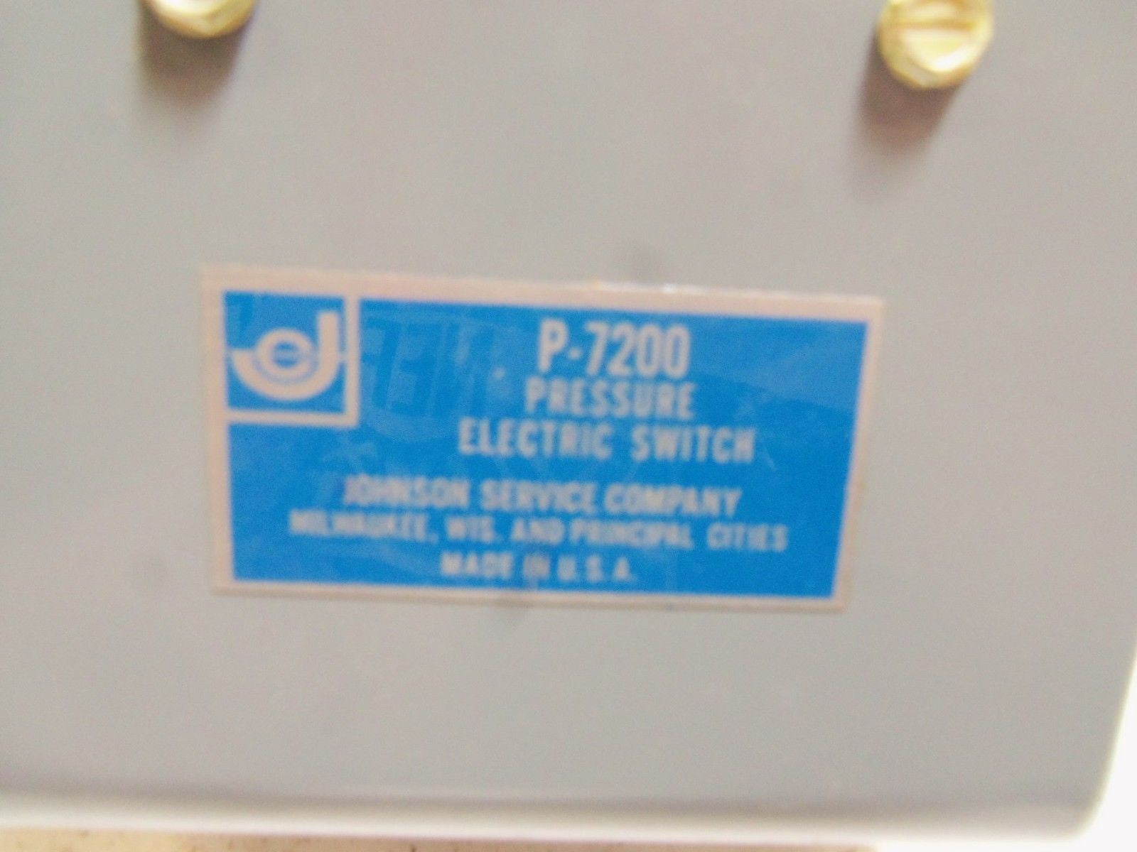 JOHNSON SERVICE COMPANY P-7200 PRESSURE ELECTRIC SWITCH *NEW NO BOX*