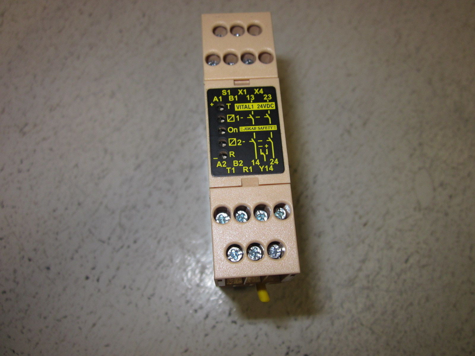 JOKAB VITAL1 SAFETY RELAY 24VDC *USED*