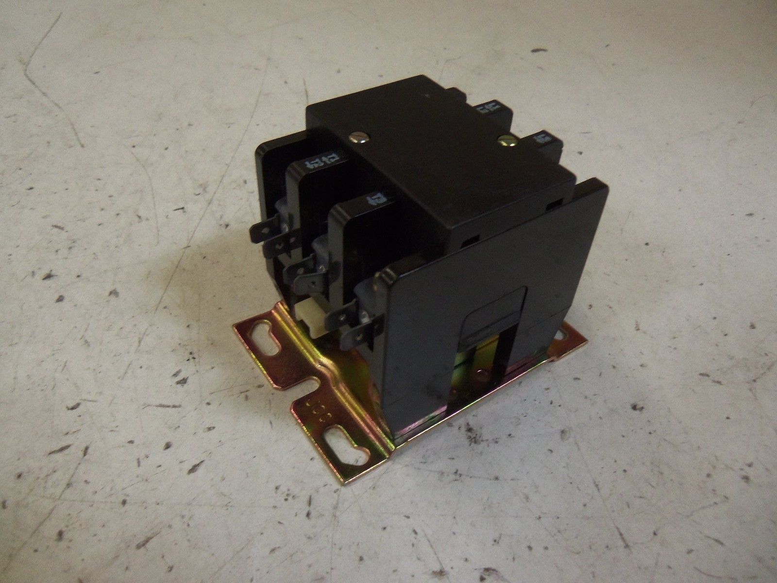 JOSLYN CLARK A77-309046A-147 24V *NEW NO BOX*