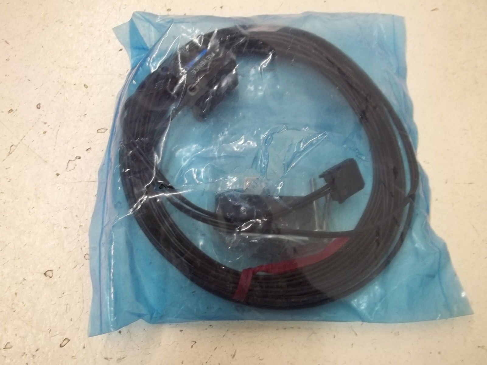 KEYENCE CZ-H72 PHOTOELECTRIC DIGITAL COLOR SENSOR *NEW IN BOX*